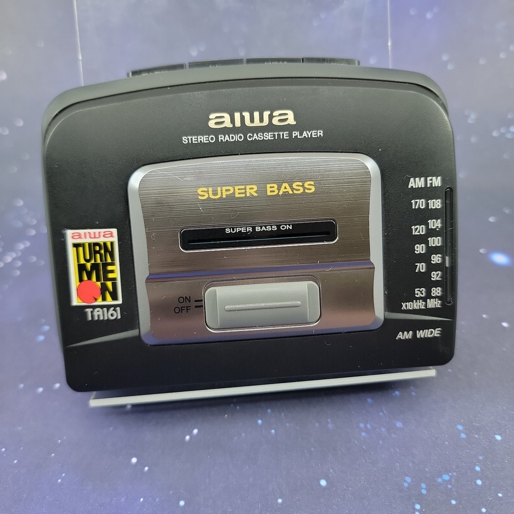 Aiwa HS-TA161W Super Bass AM/FM Stereo Radio Cassette Player Portable Works